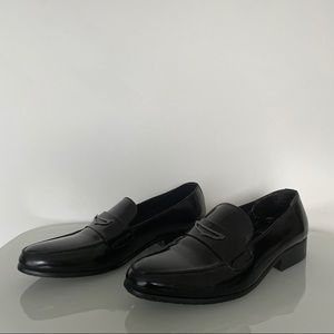 VINTAGE BLACK LOAFERS